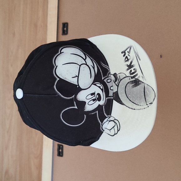🎰 "777" 3/$21 Mickey Mouse Punch Hat - Picture 2 of 4